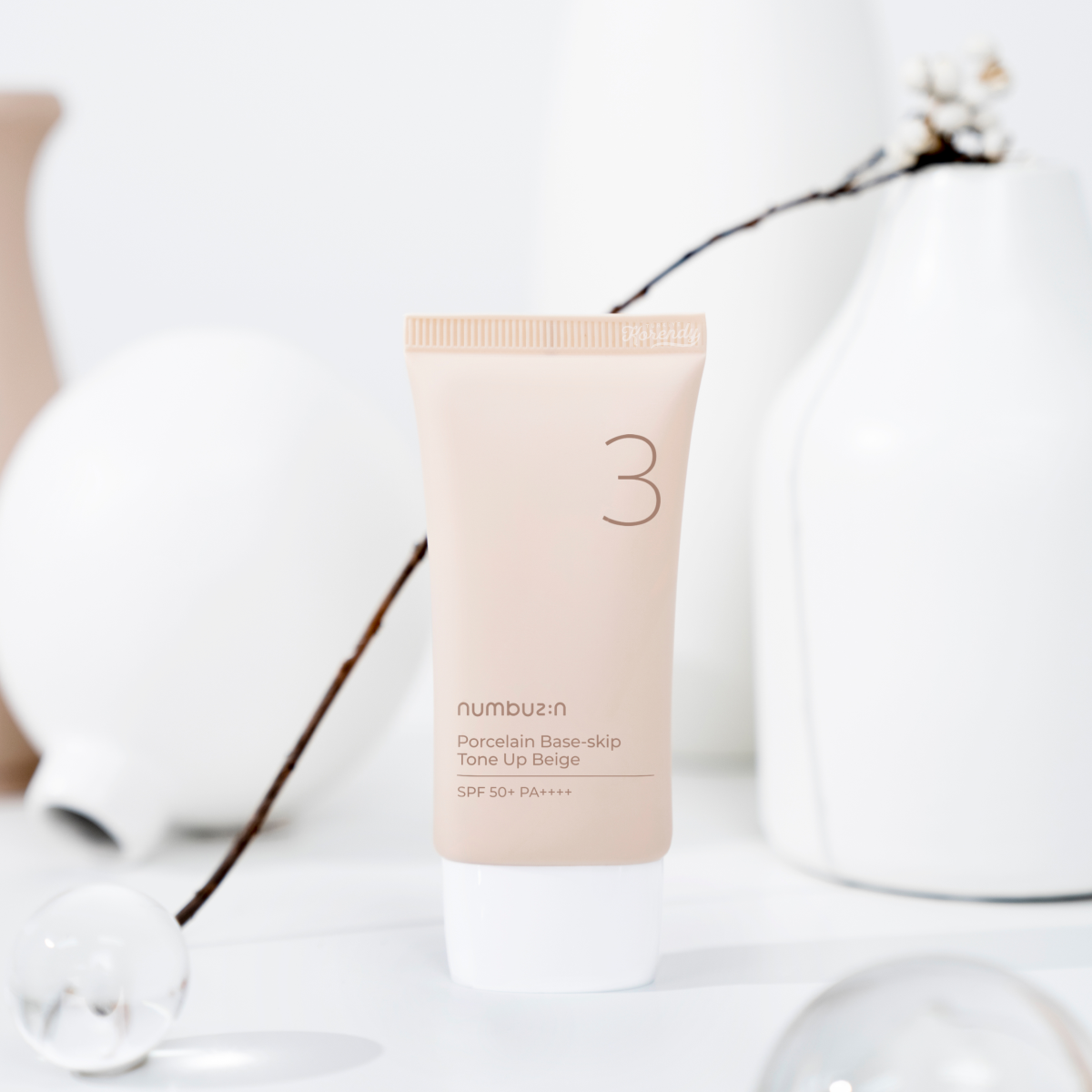 Numbuzin - No.3 Porcelain Base-skip Tone Up Beige SPF50+ PA++++ (Ton Eşitleyici Centella Porselen Cilt Güneş Kremi) 50ml